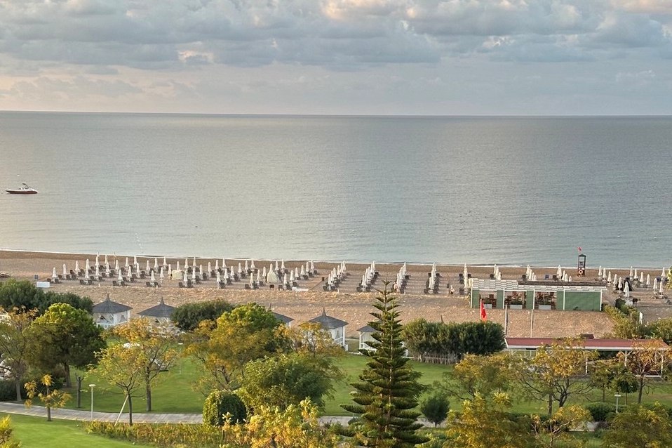 С вылетом из Санкт-Петербурга и Москвы